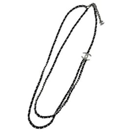 Collana Chanel in pelle nera e catena in metallo