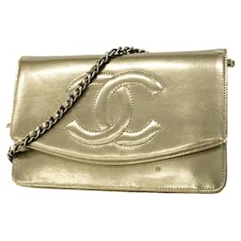 Portafoglio a tracolla con catena in pelle verniciata oro metallizzato Chanel