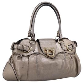 Borsa Salvatore Ferragamo Gancini in pelle oro autentica 197125