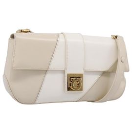 Borsa a tracolla Salvatore Ferragamo Gancini in pelle beige chiaro e oro Auth 196789A