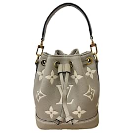 Bolso de hombro Louis Vuitton Monogram Empreinte Nano Noe