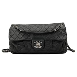 Borsa a patta Chanel in pelle di agnello matelassé nera