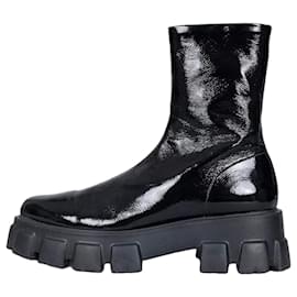 Botines Prada de piel charol negra - EU 39 de segunda mano