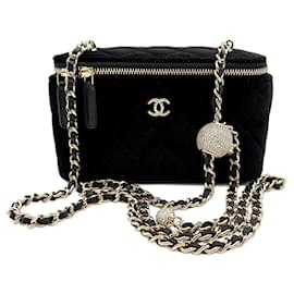 Borsa a tracolla Vanity in pelle nera matelassé Chanel