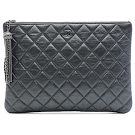 Clutch Chanel Gray Medium Quilted Aged Calfskin Chain Tassel O Case