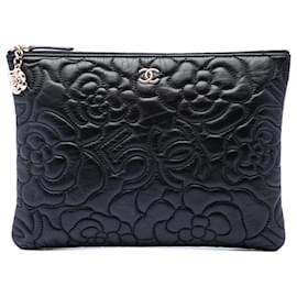 Clutch Chanel Black Medium CC Embossed Lambskin Camellia No 5 O Case