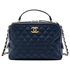 Borsa Vanity Chanel Blue Medium CC Quilted Lambskin con manico e catena