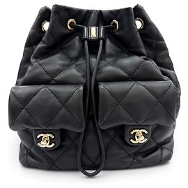 Mochila Chanel AS4342 em couro de bezerro matelassé