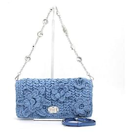 Miu Miu Blaue Raffia-Schultertasche mit Kristallblume