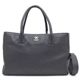Chanel Totebag e borsa a tracolla con logo CC argento in nero