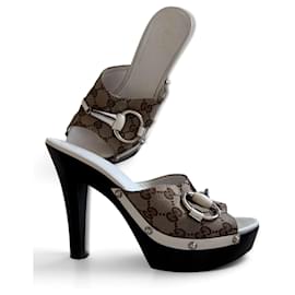 Mules con platform Gucci Monogram Horsebit
