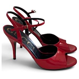 Sapatos Slingback Gucci em couro envernizado vermelho