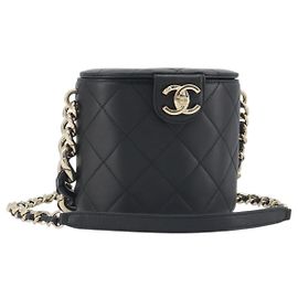 Borsa Vanity a spalla con catena CHANEL Matelasse in pelle d'agnello nera CC Auth 198651SAM