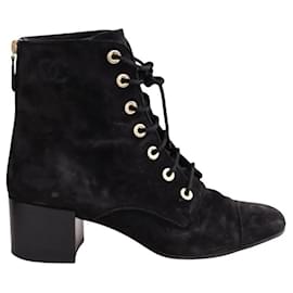 Botas de cordones Chanel en ante negro