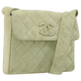 Borsa a tracolla CHANEL Matelassé in camoscio verde con CC tono oro Auth BA14888A