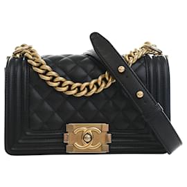 Chanel Boy Flap Crossbody Bag Small aus gestepptem Kaviarleder in Schwarz