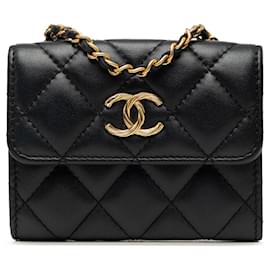 Borsa crossbody Chanel CC in pelle d'agnello matelassé con porta carte nera