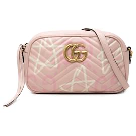 Borsa a tracolla Gucci Ghost Small GG Marmont in pelle di vitello matelassé Rosa