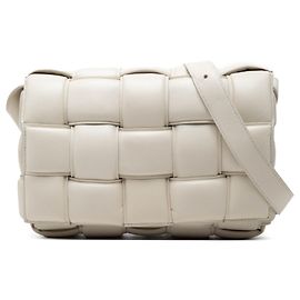 Borsa a tracolla Cassette imbottita in Nappa Intrecciato bianca Bottega Veneta