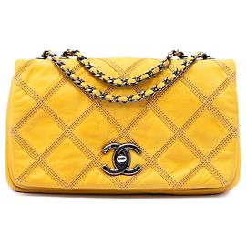 Borsa a tracolla Chanel CC gialla in vitello iridescente con trapuntatura a diamante