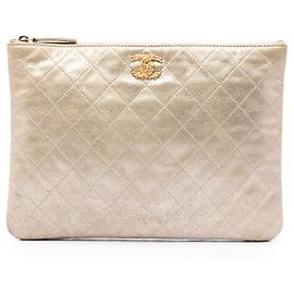 Clutch Chanel Medium Quilted Metallic Calfskin Leaves CC O Case Gold