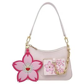 Confeccionado no distinto couro Epi da Louis Vuitton, este modelo apresenta um grão único e possui uma durabilidade altamente resistente a riscos e manchas do dia a dia. O bolso frontal inclui um porta-cartões removível