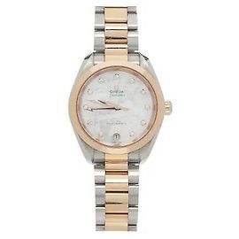 Die Omega Seamaster Aqua Terra 150M 34mm Automatic Winding Steel & Sedna Gold White ist eine Seamaster Aqua Terra Uhr mit einem Automatikwerk in einem 34mm-Gehäuse aus Stahl und Sedna Gold.