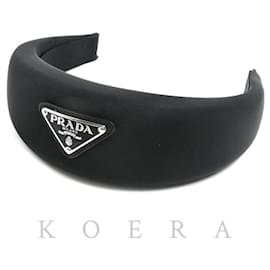 Fascia per capelli Prada in nylon nero con logo triangolare