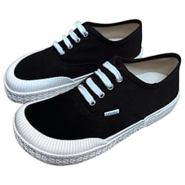 Loewe Sneaker aus schwarzem Canvas mit weißer Gummisohle