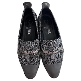 Ballerine in tweed Chanel con dettaglio a catena