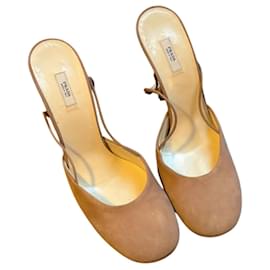 Décolleté slingback in camoscio Prada