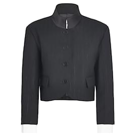Sandro Kurzjacke in Schwarz mit Nadelstreifen und Satinkragen