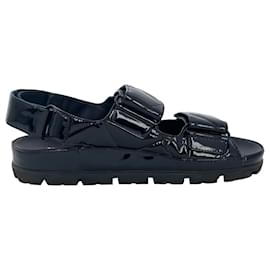 Sandali sport slingback trapuntati Prada in pelle verniciata nera
