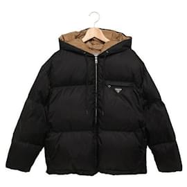 Chaqueta de nylon Prada negra