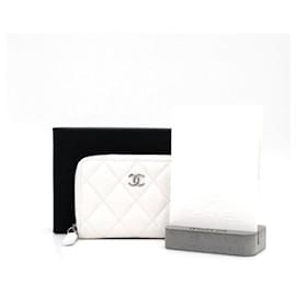 Chanel Klassischer CC Kartenhalter mit Reißverschluss in weißem Caviar-Leder, Silber