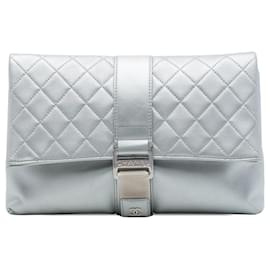 Clutch Grip Chanel in pelle d'agnello matelassé argento
