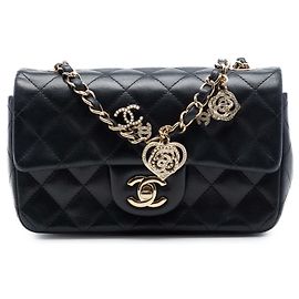 Borsa a tracolla Chanel Mini Rectangular Classic in pelle di agnello nera con ciondoli a cuore di San Valentino, Single Flap