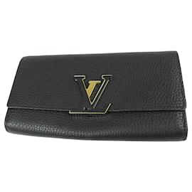 Louis Vuitton Capucines Langbeutel aus Taurillon-Leder in Schwarz