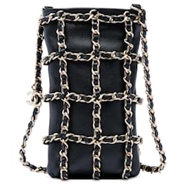 Clutch Chanel Tech Me Out in pelle d'agnello nera con catena, borsa a tracolla
