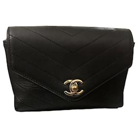 Borsa a tracolla Chanel Chevron in pelle nera