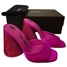 Autre Marque Stiletto-Sandaletten aus rosa Satin und Strass