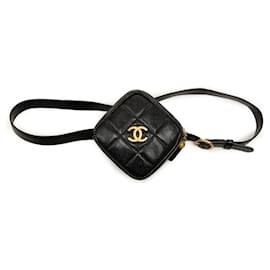 Borsa cintura porta monete Chanel CC matelassé in caviale nero diamante