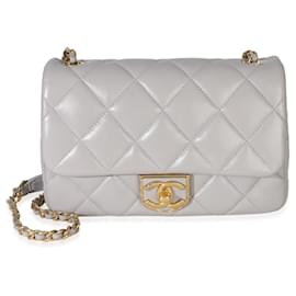 Borsa Mini Flap Chanel in pelle d'agnello matelassé grigia