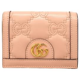 Gucci GG Matelassé Bi-Fold Portemonnaie aus rosa Leder