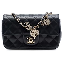 Chanel Mini Rectangular Classic in pelle di agnello nera con ciondoli a cuore di San Valentino, Single Flap