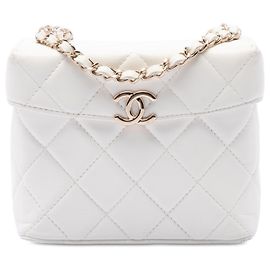 Chanel Secret Box Small Tasche aus weißem gestepptem Lammleder mit CC