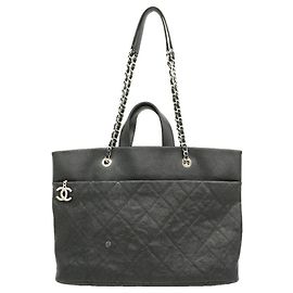 Bolso Tote Chanel de piel de becerro granulada negra