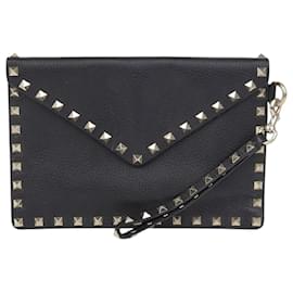Pochette Rockstud Envelope Strap Clutch - Valentino Garavani