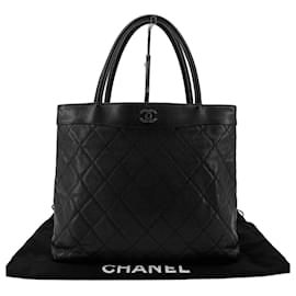 Chanel Borsa a tracolla in pelle matelassé Caviar con logo argento