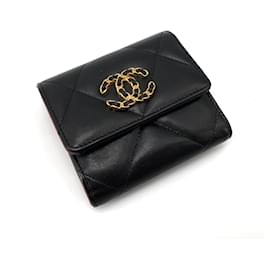 Chanel 19 Tri-Fold Geldbörse Schwarz Leder